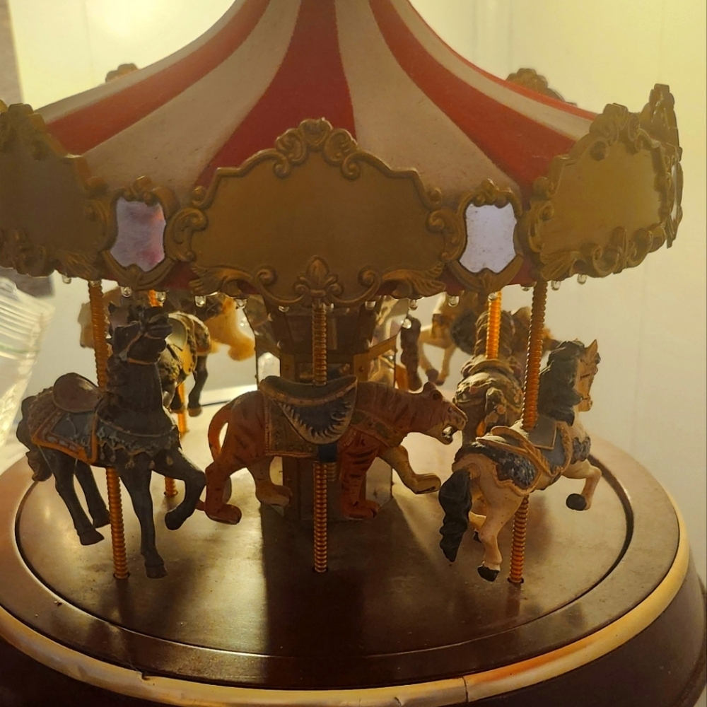Mr Christmas carousel plays 200? Xmas songs